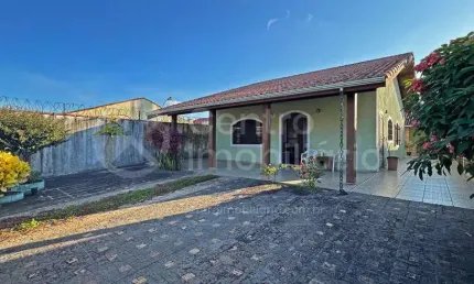 CASA à venda com 3 quartos em Peruíbe, no bairro Cidade Nova Peruíbe