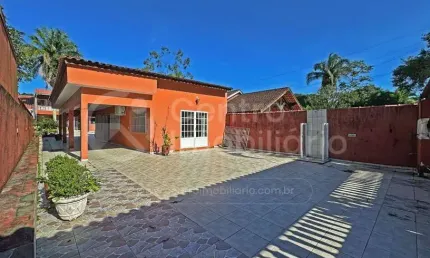 CASA à venda com 4 quartos em Peruíbe, no bairro Quinta do Guarau