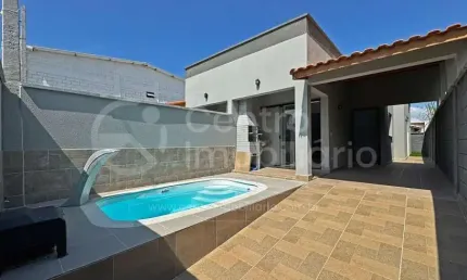 CASA à venda com piscina e 2 quartos em Peruíbe, no bairro Parque Balneario Oasis