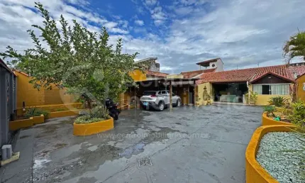CASA à venda com 2 quartos em Peruíbe, no bairro Balneario Sao Joao Batista
