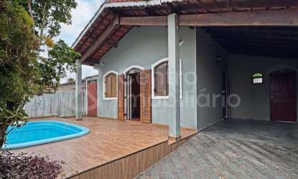 CASA à venda com piscina e 3 quartos em Peruíbe, no bairro Parque Balneario Oasis