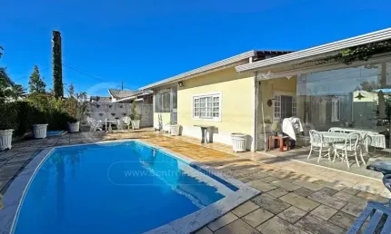 CASA à venda com piscina e 3 quartos em Peruíbe, no bairro Balneario Sambura