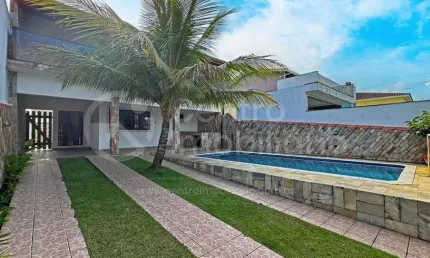 CASA à venda com piscina e 3 quartos em Peruíbe, no bairro Estancia Sao Jose