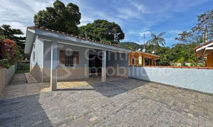 CASA à venda com 2 quartos em Peruíbe, no bairro Quinta do Guarau