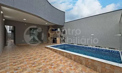 CASA à venda com piscina e 3 quartos em Peruíbe, no bairro Parque D Aville