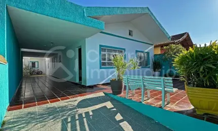 CASA à venda com 3 quartos em Peruíbe, no bairro Jardim Três Marias