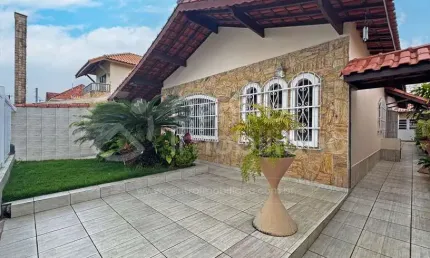 CASA à venda com 4 quartos em Peruíbe, no bairro Stella Maris