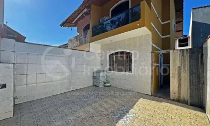 CASA à venda com 2 quartos em Peruíbe, no bairro Balneario Sao Joao Batista