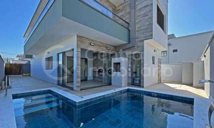 CASA à venda com piscina e 4 quartos em Peruíbe, no bairro Bougainvillee IV