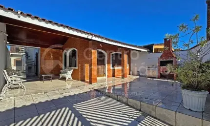 CASA à venda com 2 quartos em Peruíbe, no bairro Parque Balneario Oasis