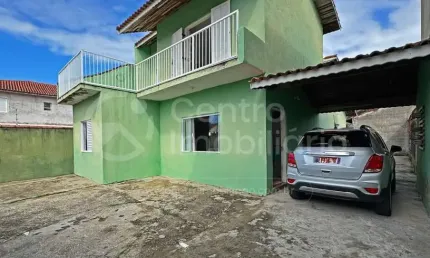 CASA à venda com 3 quartos em Peruíbe, no bairro Centro