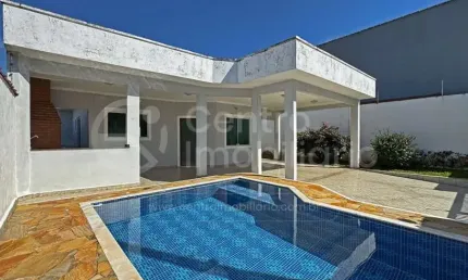 CASA à venda com piscina e 3 quartos em Peruíbe, no bairro Estancia Sao Jose
