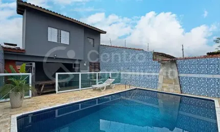 Casa à venda com piscina e 2 quartos em peruíbe, no bairro jardim somar