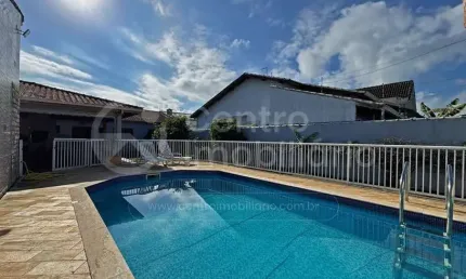CASA à venda com piscina e 3 quartos em Peruíbe, no bairro Jardim Três Marias