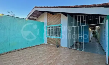 CASA à venda com 2 quartos em Peruíbe, no bairro Stella Maris