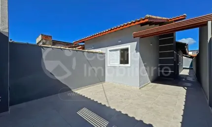CASA à venda com piscina e 2 quartos em Peruíbe, no bairro Balneario Josedy