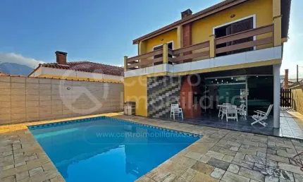 CASA à venda com piscina e 4 quartos em Peruíbe, no bairro Stella Maris