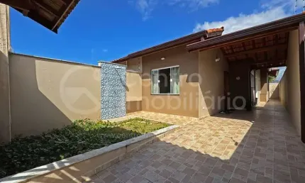 CASA à venda com piscina e 2 quartos em Peruíbe, no bairro Jardim Imperador