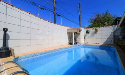 CASA à venda com piscina e 3 quartos em Peruíbe, no bairro Balneario Sao Joao Batista