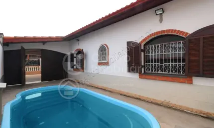 CASA à venda com piscina e 2 quartos em Peruíbe, no bairro Parque Balneario Oasis