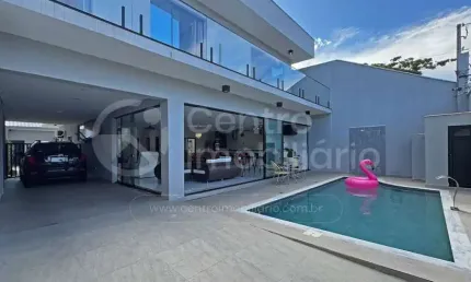 CASA à venda com piscina e 4 quartos em Peruíbe, no bairro Stella Maris
