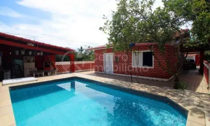CASA à venda com piscina e 3 quartos em Peruíbe, no bairro Jardim Sao Luiz