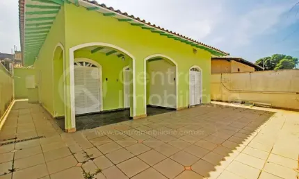 CASA à venda com 3 quartos em Peruíbe, no bairro Jardim Imperador