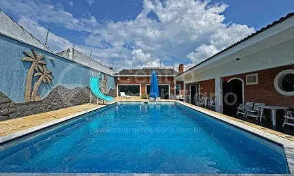 CASA à venda com piscina e 4 quartos em Peruíbe, no bairro Jardim Ribamar