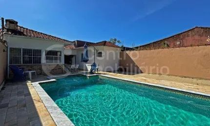 CASA à venda com piscina e 3 quartos em Peruíbe, no bairro Jardim Beira Mar