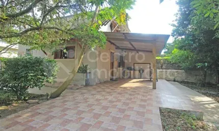 CASA à venda com 2 quartos em Peruíbe, no bairro Jardim Veneza