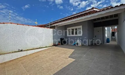 CASA à venda com 2 quartos em Peruíbe, no bairro Parque D Aville