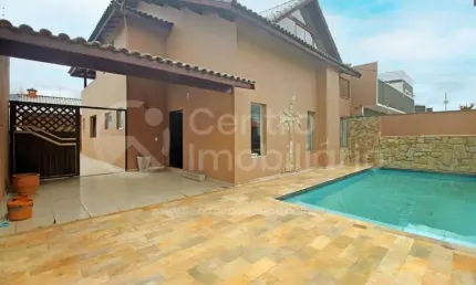 CASA à venda com piscina e 3 quartos em Peruíbe, no bairro Jardim Ribamar