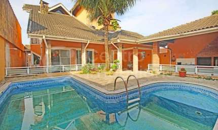 CASA à venda com piscina e 5 quartos em Peruíbe, no bairro Stella Maris