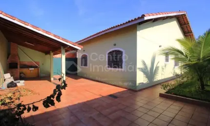 CASA à venda com 3 quartos em Peruíbe, no bairro Balneario Sao Joao Batista