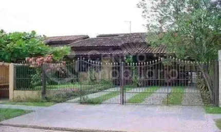 CASA à venda com 3 quartos em Peruíbe, no bairro Maria H Novaes