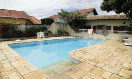 CASA à venda com piscina e 3 quartos em Peruíbe, no bairro Jardim Ribamar