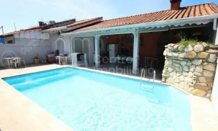 CASA à venda com piscina e 3 quartos em Peruíbe, no bairro Stella Maris