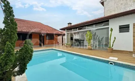 CASA à venda com piscina e 3 quartos em Peruíbe, no bairro Maria H Novaes