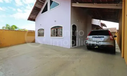 CASA à venda com 4 quartos em Peruíbe, no bairro Parque D Aville