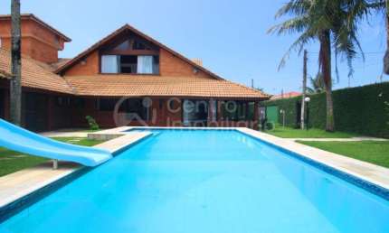 CASA à venda com piscina e 4 quartos em Peruíbe, no bairro Jardim Ribamar