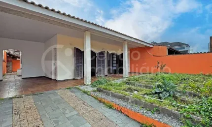 CASA à venda com 3 quartos em Peruíbe, no bairro Jardim Imperador