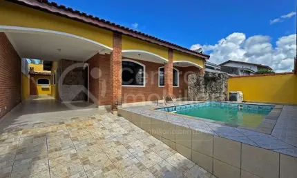 CASA à venda com piscina e 3 quartos em Peruíbe, no bairro Jardim Star