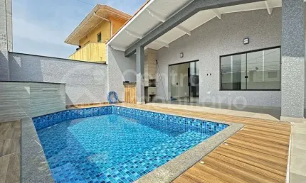 CASA à venda com piscina e 3 quartos em Peruíbe, no bairro Parque Balneario Oasis