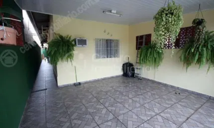 CASA à venda com 2 quartos em Peruíbe, no bairro Jardim Brasil