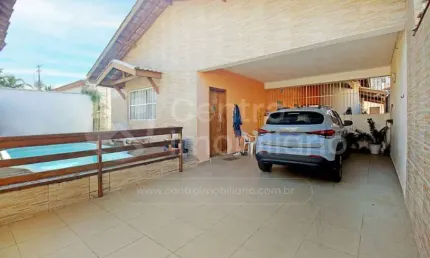 CASA à venda com piscina e 3 quartos em Peruíbe, no bairro Jardim Ribamar