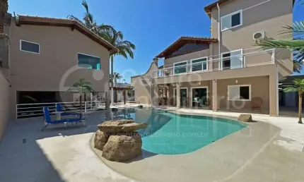 Casa à venda com piscina e 5 quartos em peruíbe, no bairro jardim imperador