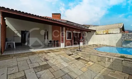 CASA à venda com piscina e 4 quartos em Peruíbe, no bairro Jardim Ribamar