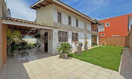 CASA à venda com 4 quartos em Peruíbe, no bairro Estancia Balnearia Convento Velho