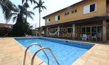 CASA à venda com piscina e 4 quartos em Peruíbe, no bairro Balneario Josedy