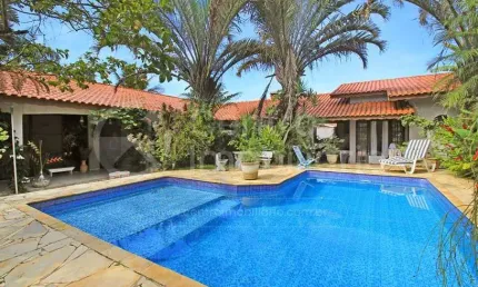 CASA à venda com piscina e 3 quartos em Peruíbe, no bairro Bougainvillee V
